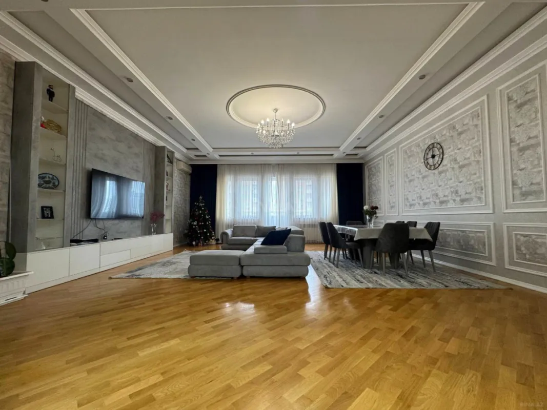 Satılır 7 otaqlı mənzil 533 m²