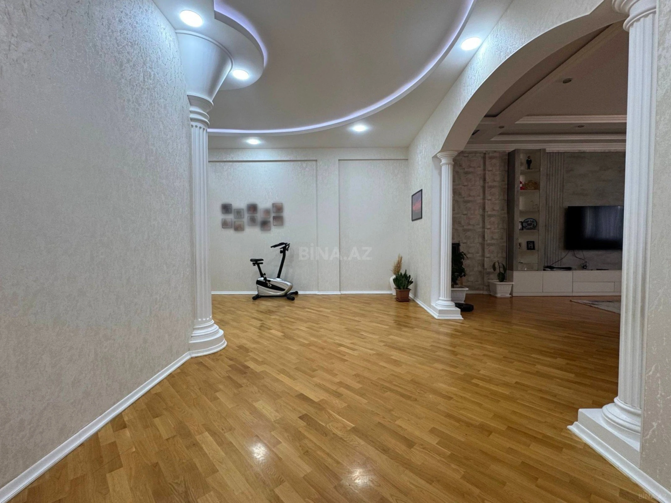 Satılır 7 otaqlı mənzil 533 m²