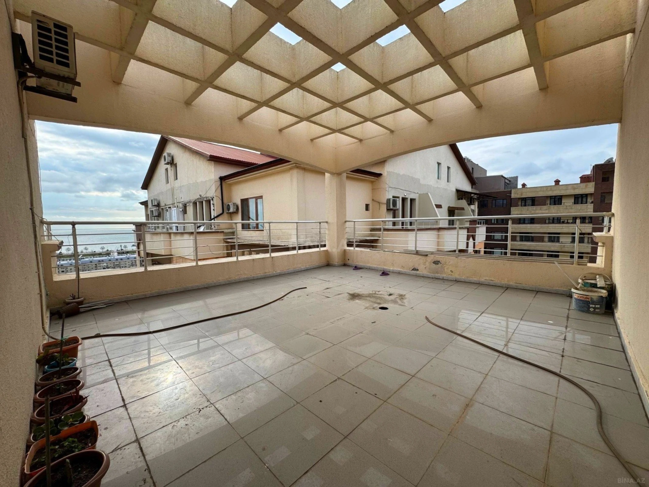 Satılır 7 otaqlı mənzil 533 m²