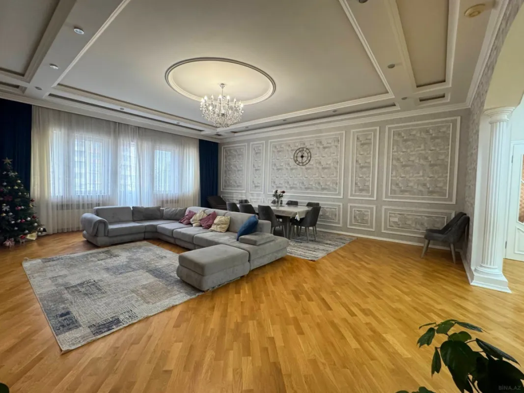 Satılır 7 otaqlı mənzil 533 m²