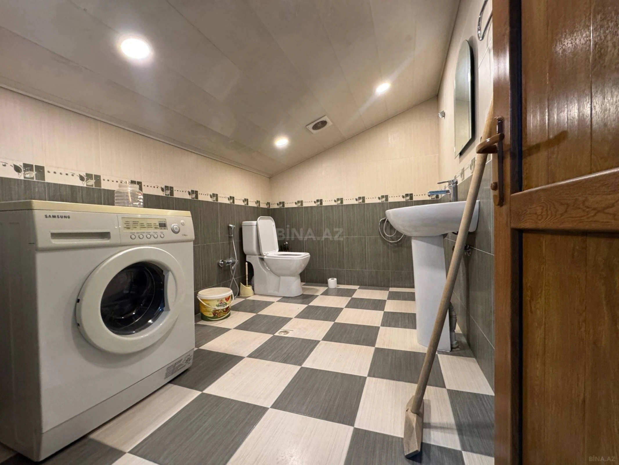 Satılır 7 otaqlı mənzil 533 m²