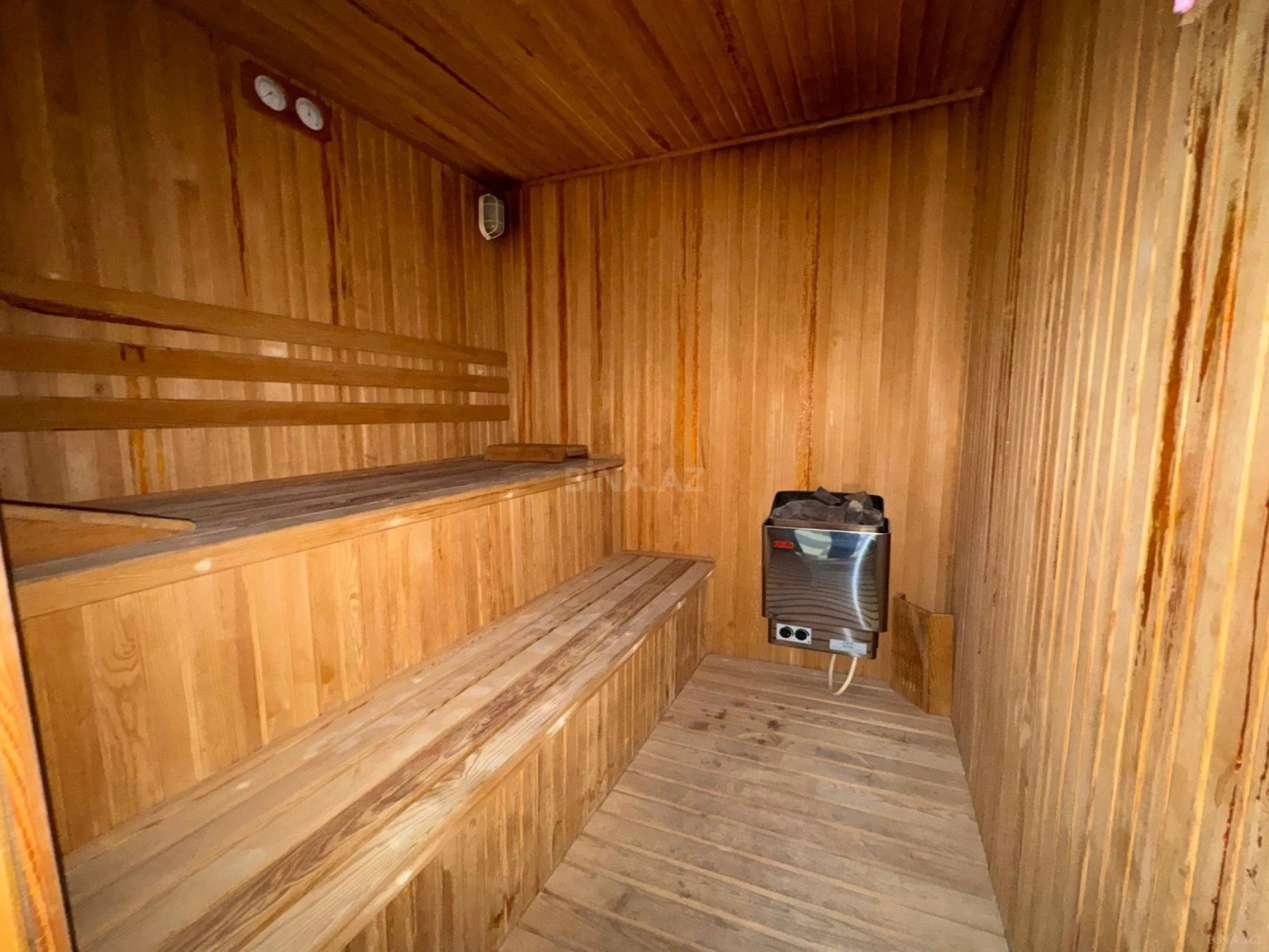 Satılır 7 otaqlı mənzil 533 m²