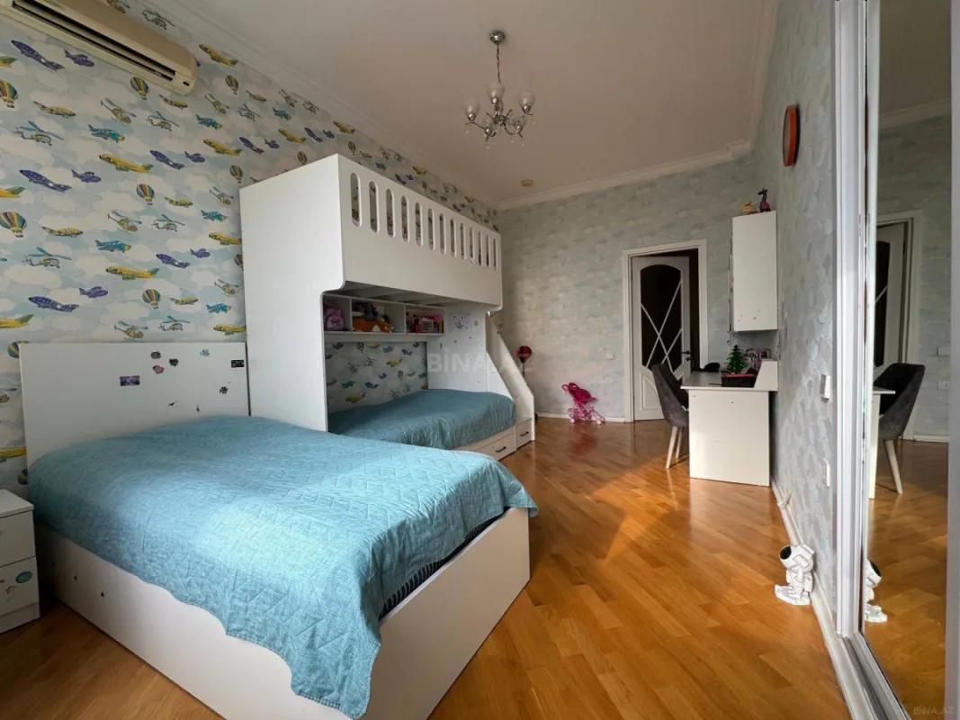 Satılır 7 otaqlı mənzil 533 m²