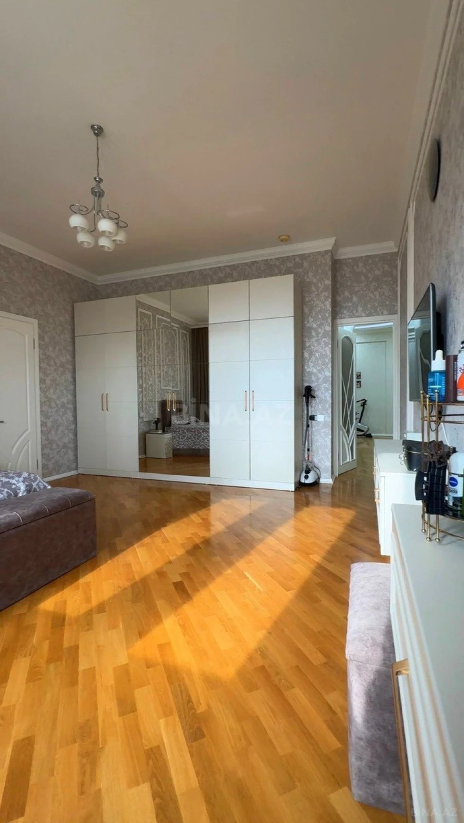 Satılır 7 otaqlı mənzil 533 m²