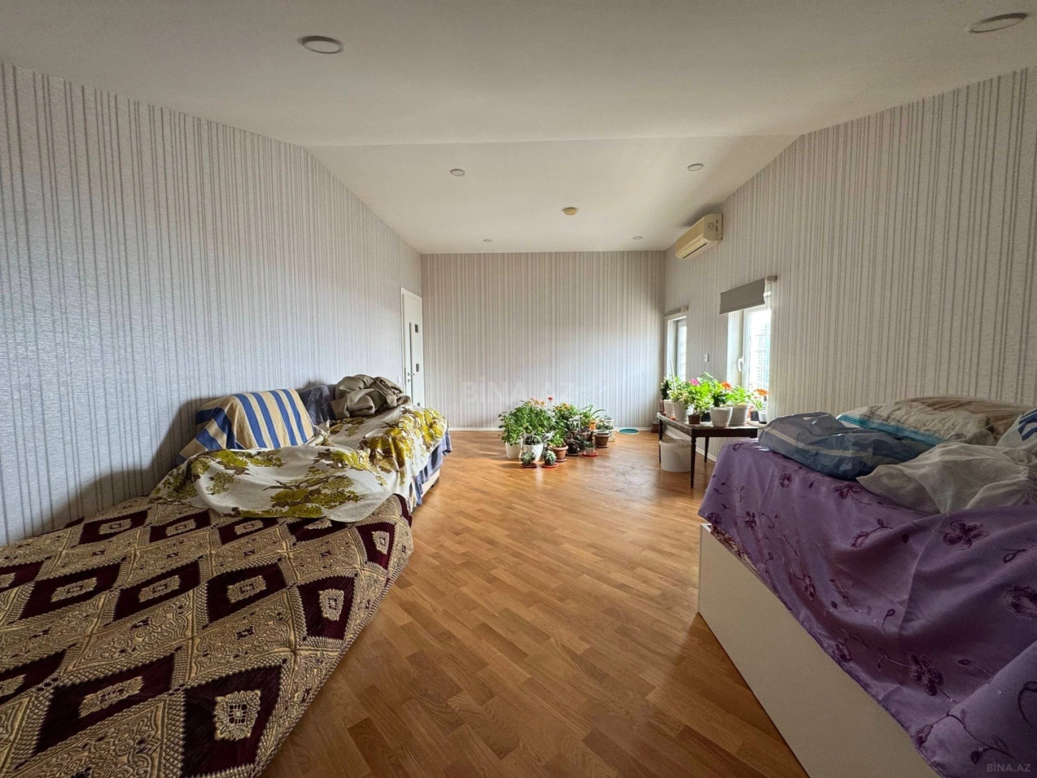 Satılır 7 otaqlı mənzil 533 m²