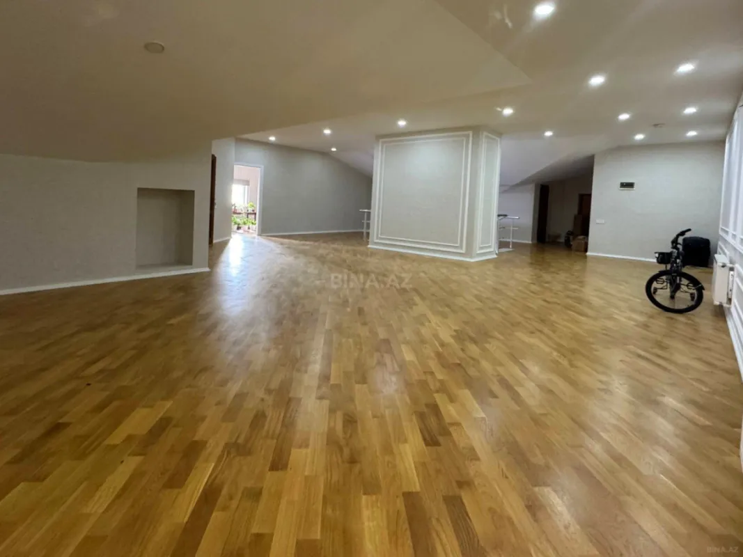 Satılır 7 otaqlı mənzil 533 m²