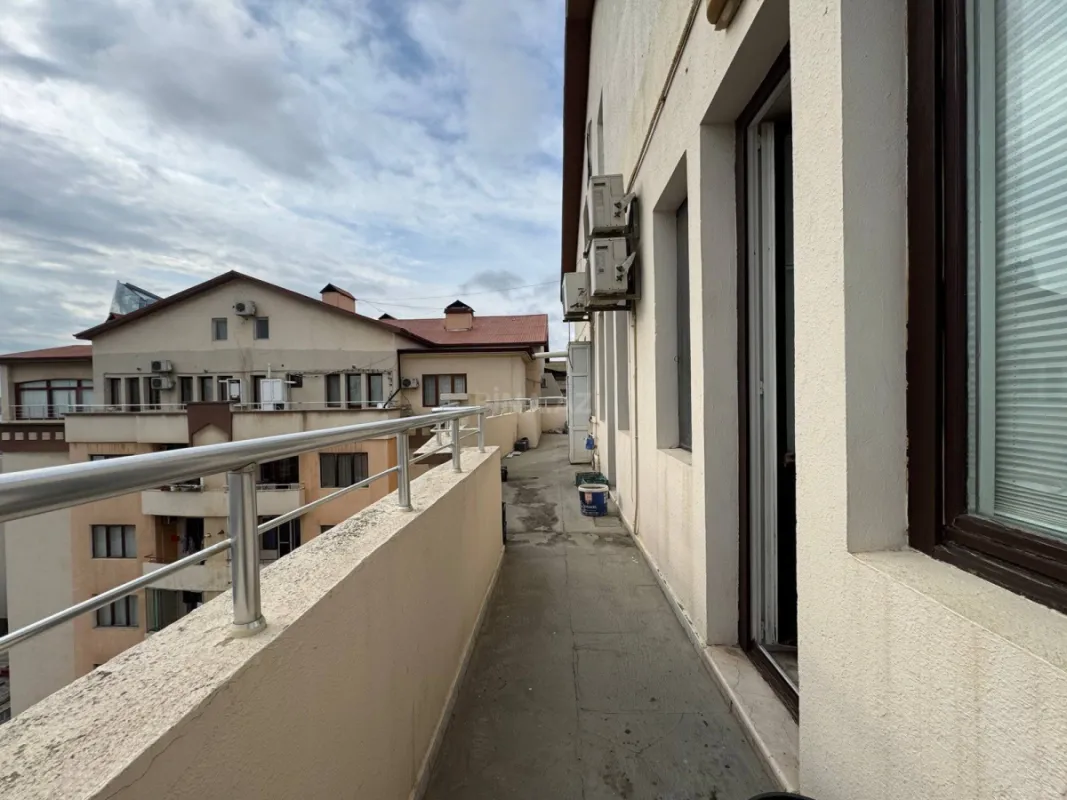 Satılır 7 otaqlı mənzil 533 m²