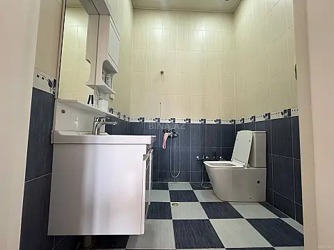 Satılır 7 otaqlı mənzil 533 m²