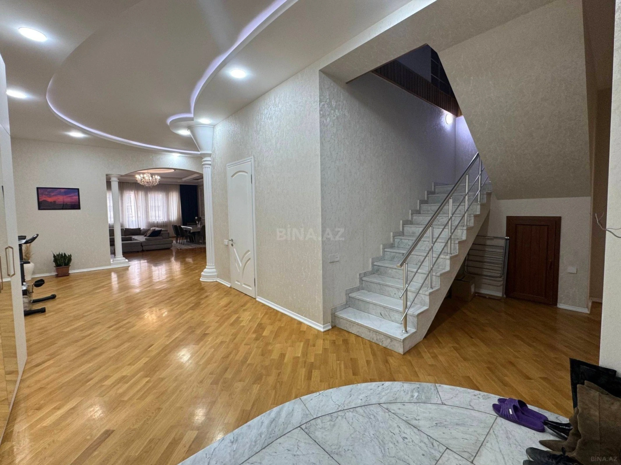 Satılır 7 otaqlı mənzil 533 m²