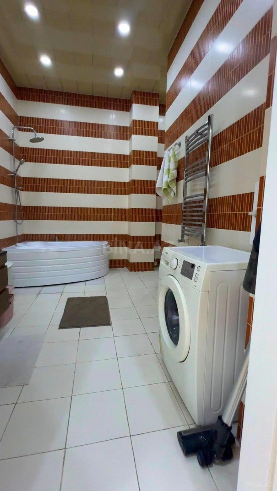 Satılır 7 otaqlı mənzil 533 m²