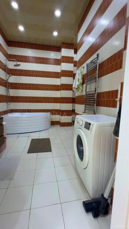 Satılır 7 otaqlı mənzil 533 m²
