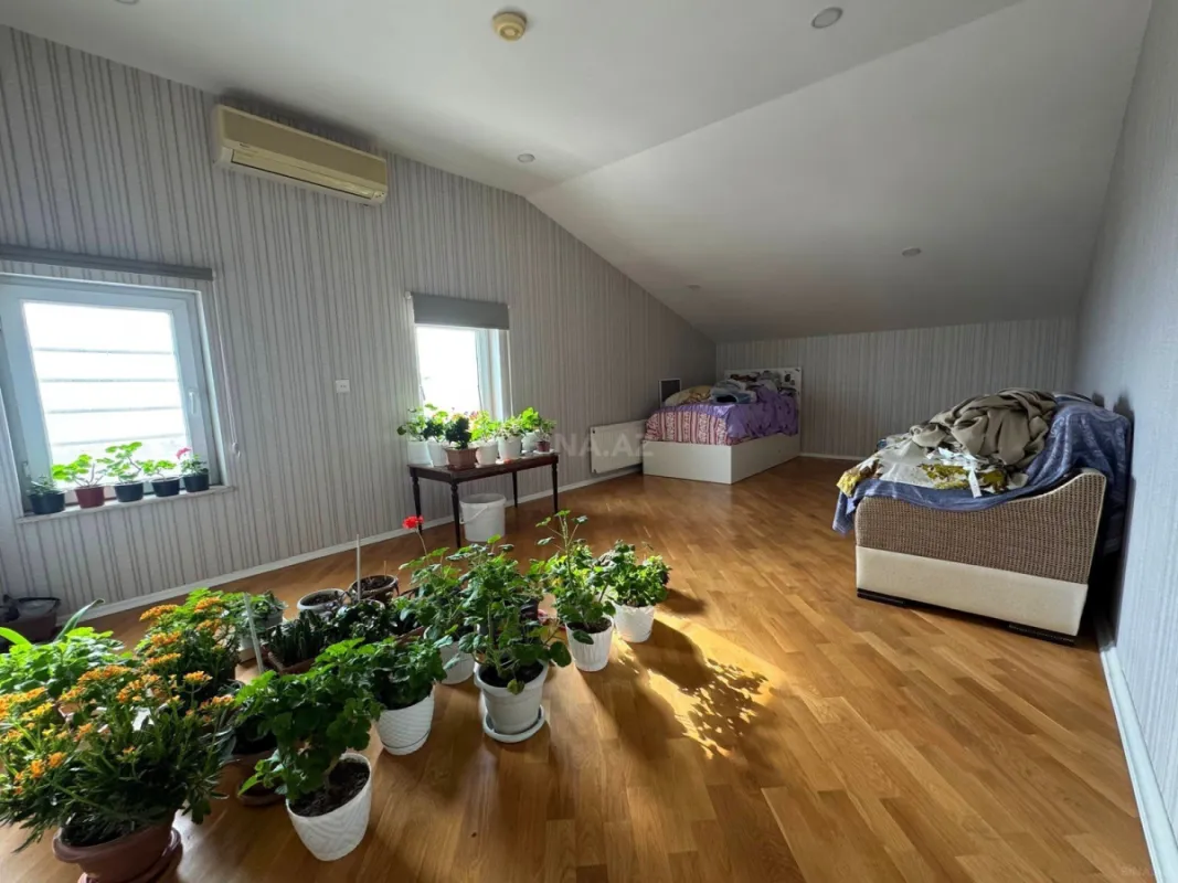 Satılır 7 otaqlı mənzil 533 m²