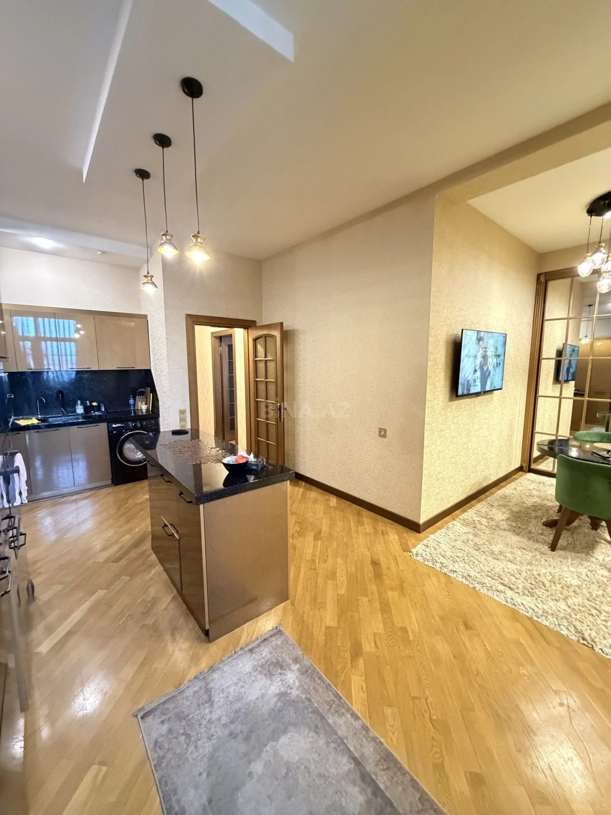 Satılır 4 otaqlı mənzil 174 m²