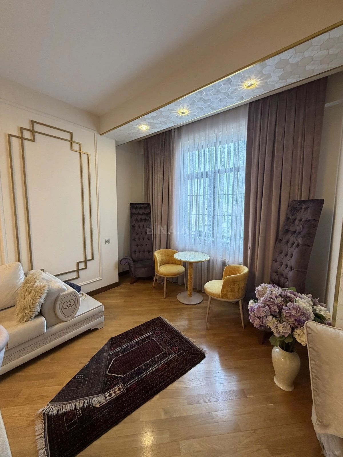 Satılır 4 otaqlı mənzil 174 m²