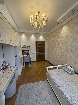 Satılır 4 otaqlı mənzil 174 m²