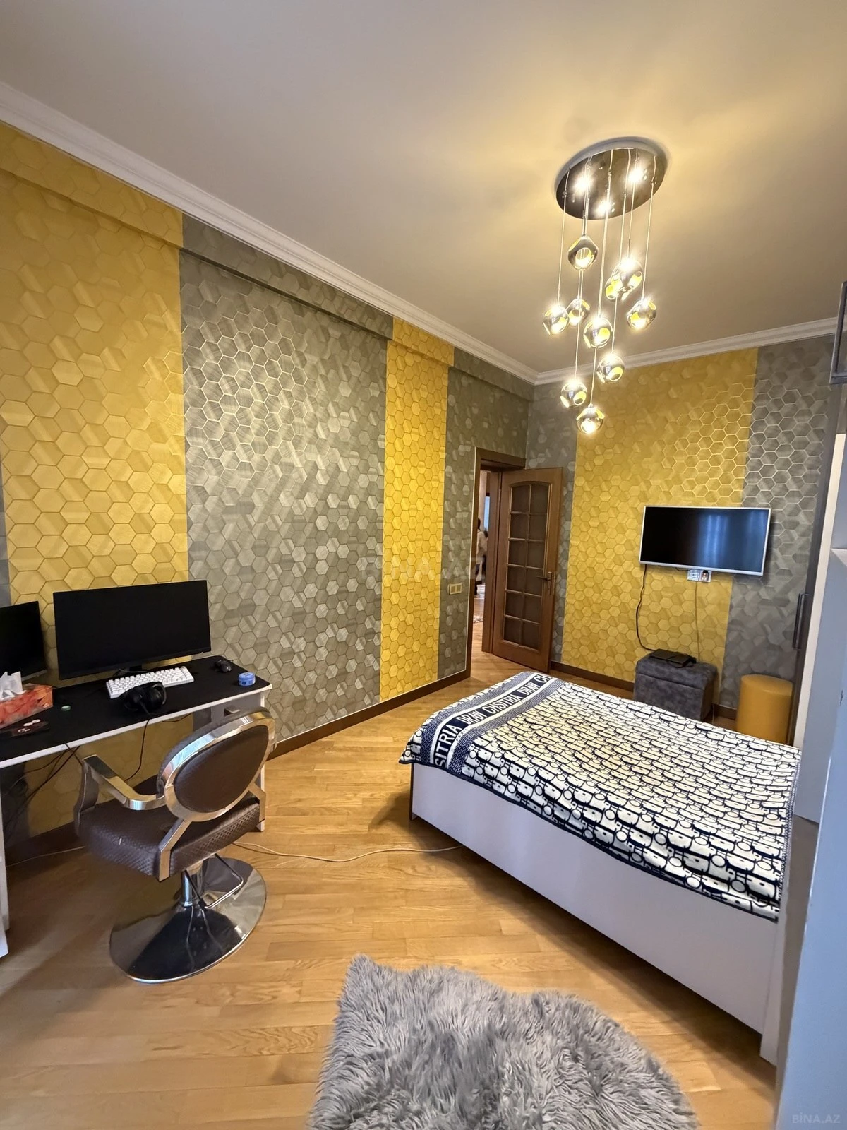 Satılır 4 otaqlı mənzil 174 m²