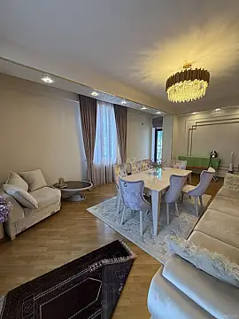 Satılır 4 otaqlı mənzil 174 m²