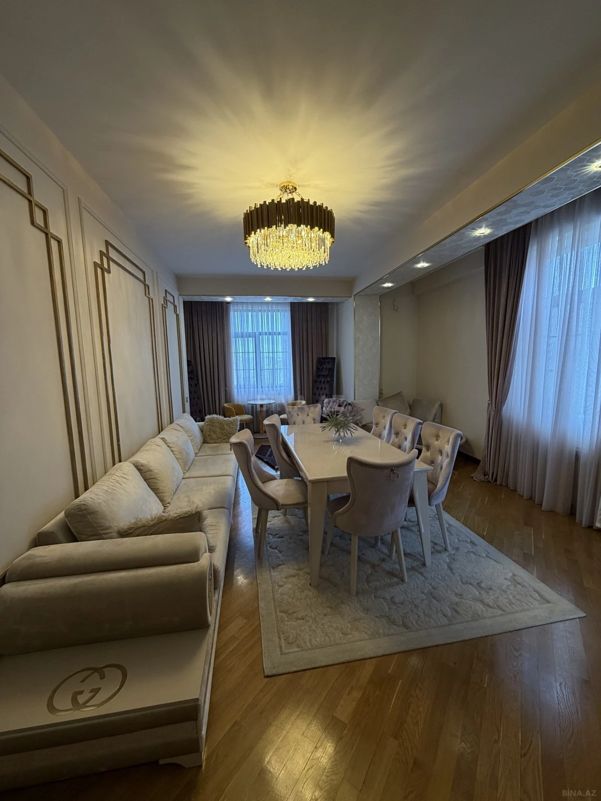 Satılır 4 otaqlı mənzil 174 m²
