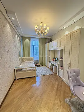 Satılır 4 otaqlı mənzil 174 m²