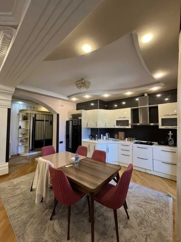 Satılır 3 otaqlı mənzil 115 m²