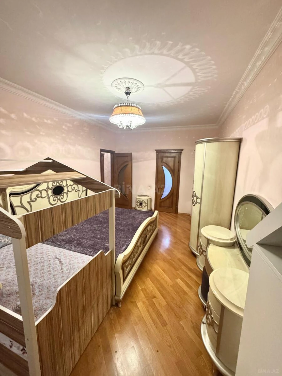 Satılır 3 otaqlı mənzil 150 m²