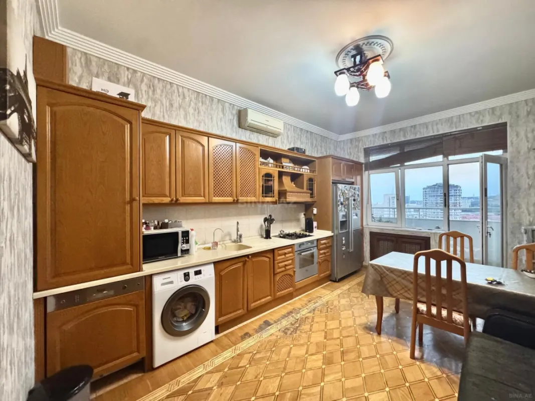 Satılır 3 otaqlı mənzil 150 m²