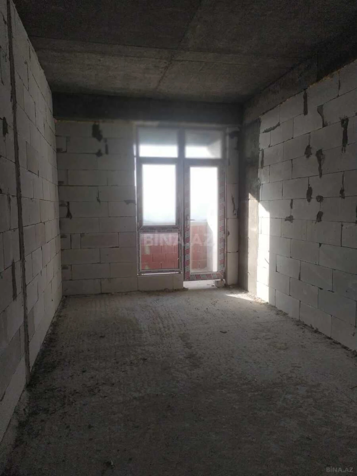 Satılır 2 otaqlı mənzil 81 m²