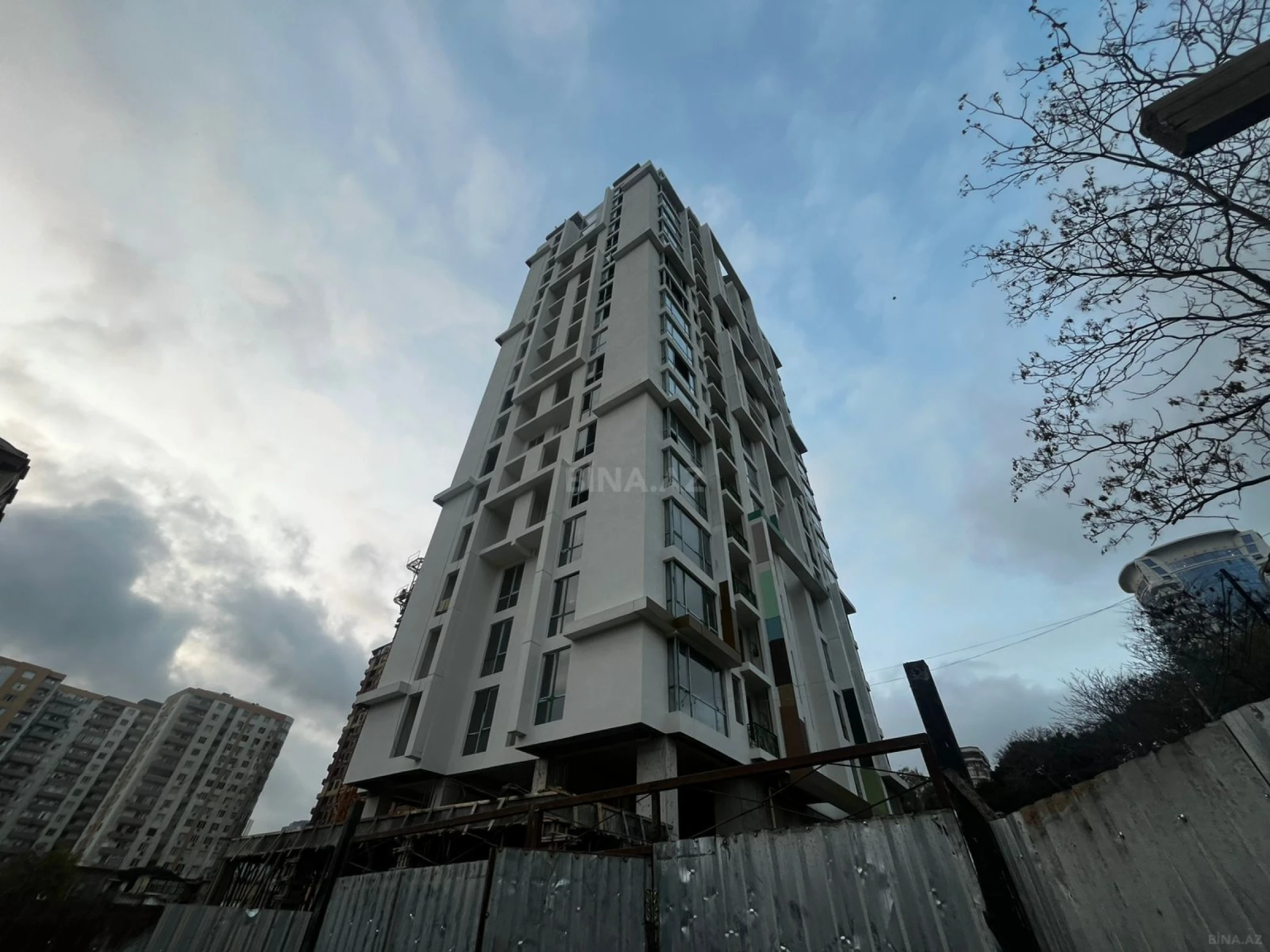 Satılır 2 otaqlı mənzil 81 m²