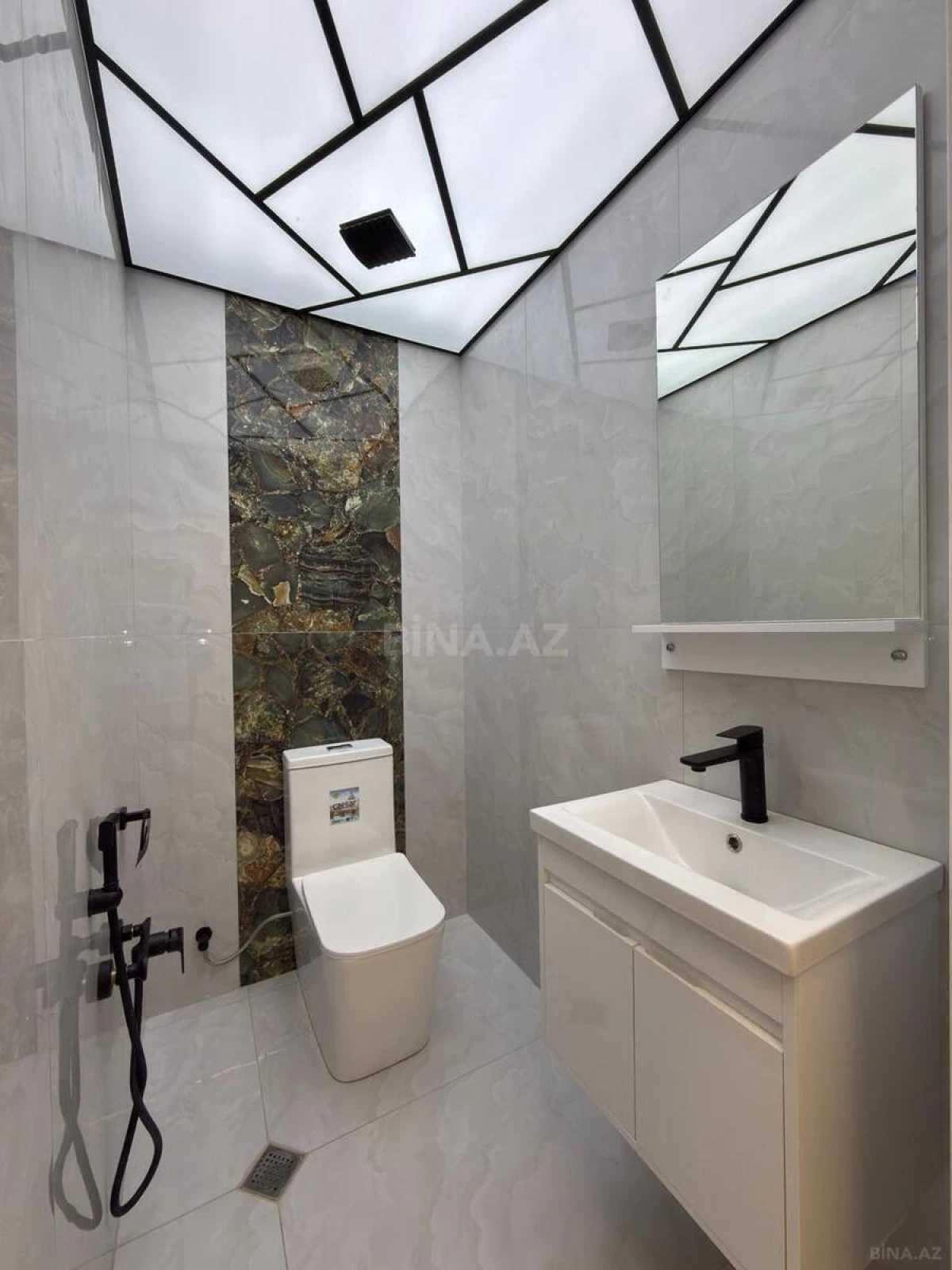 Satılır 2 otaqlı mənzil 77 m²