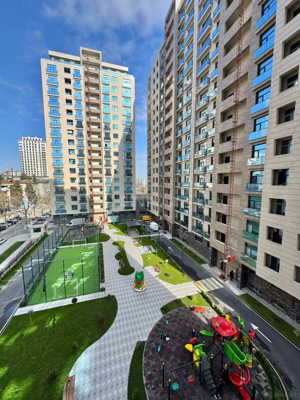 Satılır 3 otaqlı mənzil 121 m²