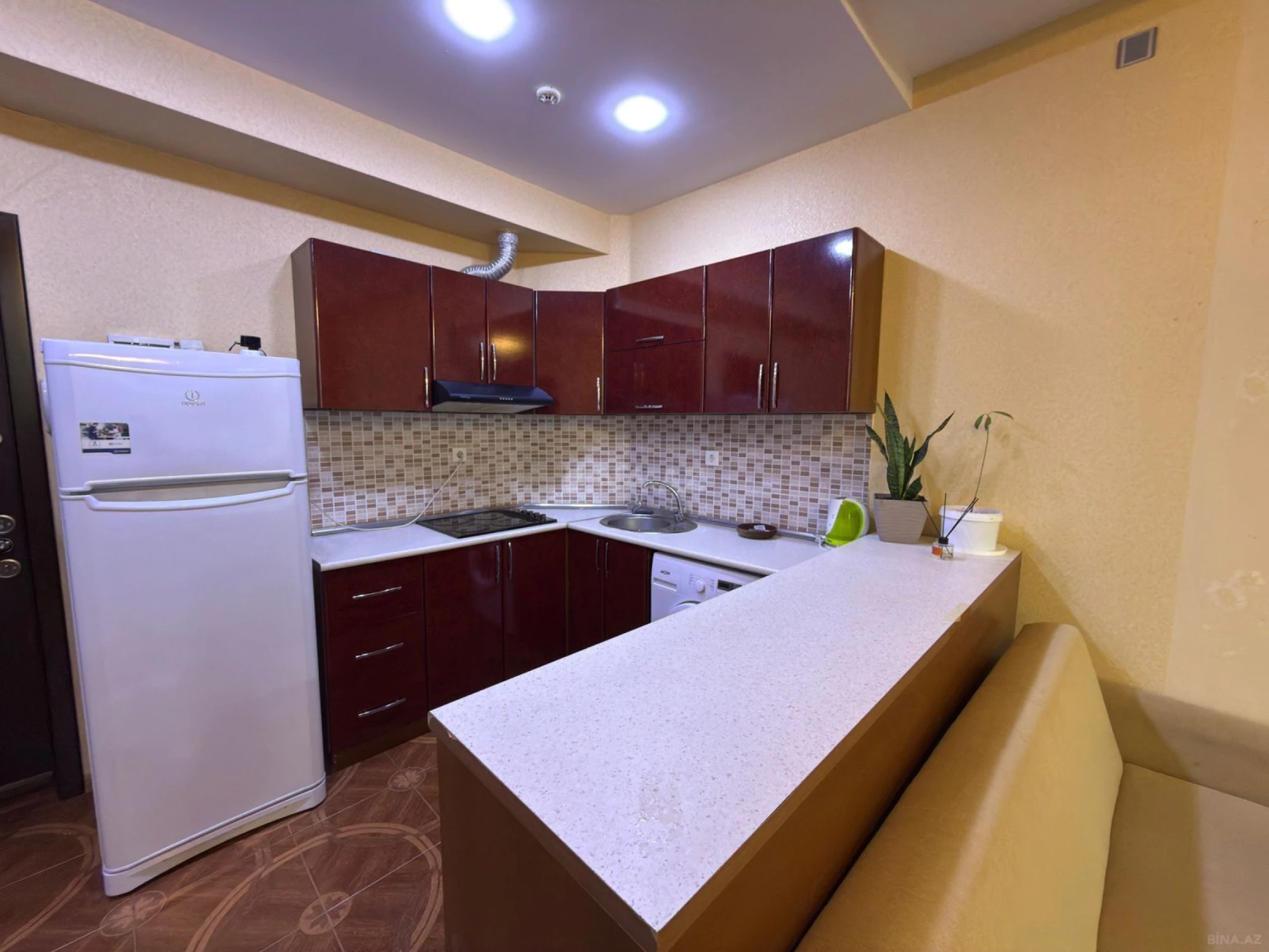 Kirayə verilir 2 otaqlı mənzil 70 m²