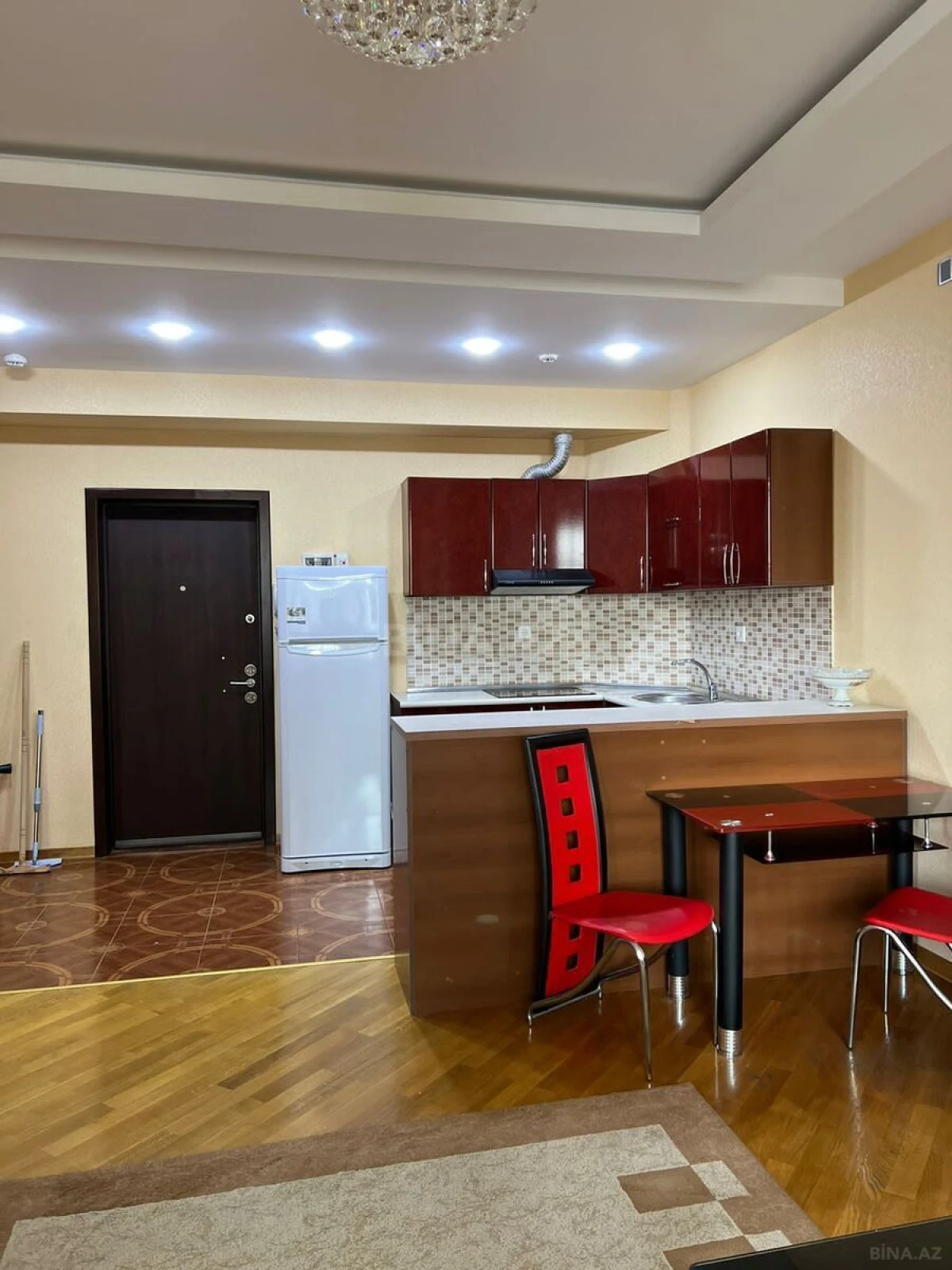 Kirayə verilir 2 otaqlı mənzil 70 m²