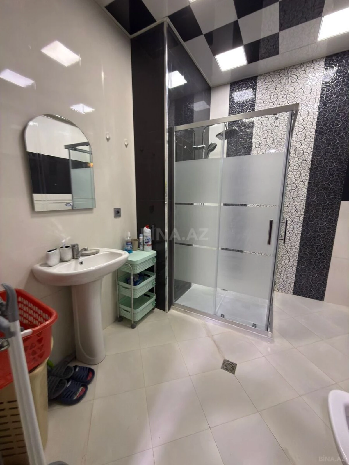 Kirayə verilir 2 otaqlı mənzil 70 m²