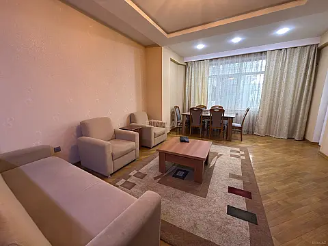 Kirayə verilir 2 otaqlı mənzil 70 m²