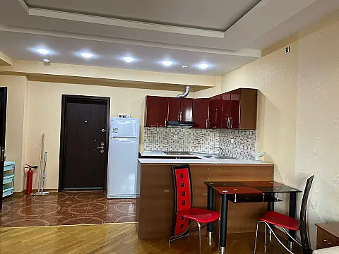 Kirayə verilir 2 otaqlı mənzil 70 m²
