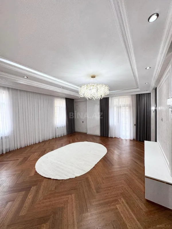 Satılır 3 otaqlı mənzil 138.8 m²