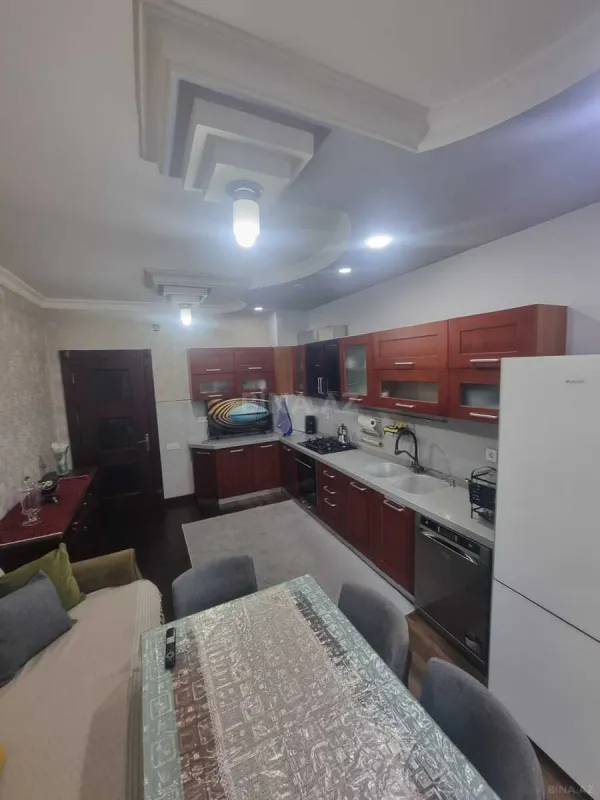 Satılır 4 otaqlı mənzil 170 m²
