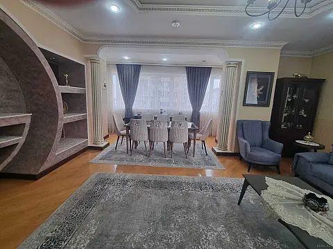 Satılır 4 otaqlı mənzil 170 m²