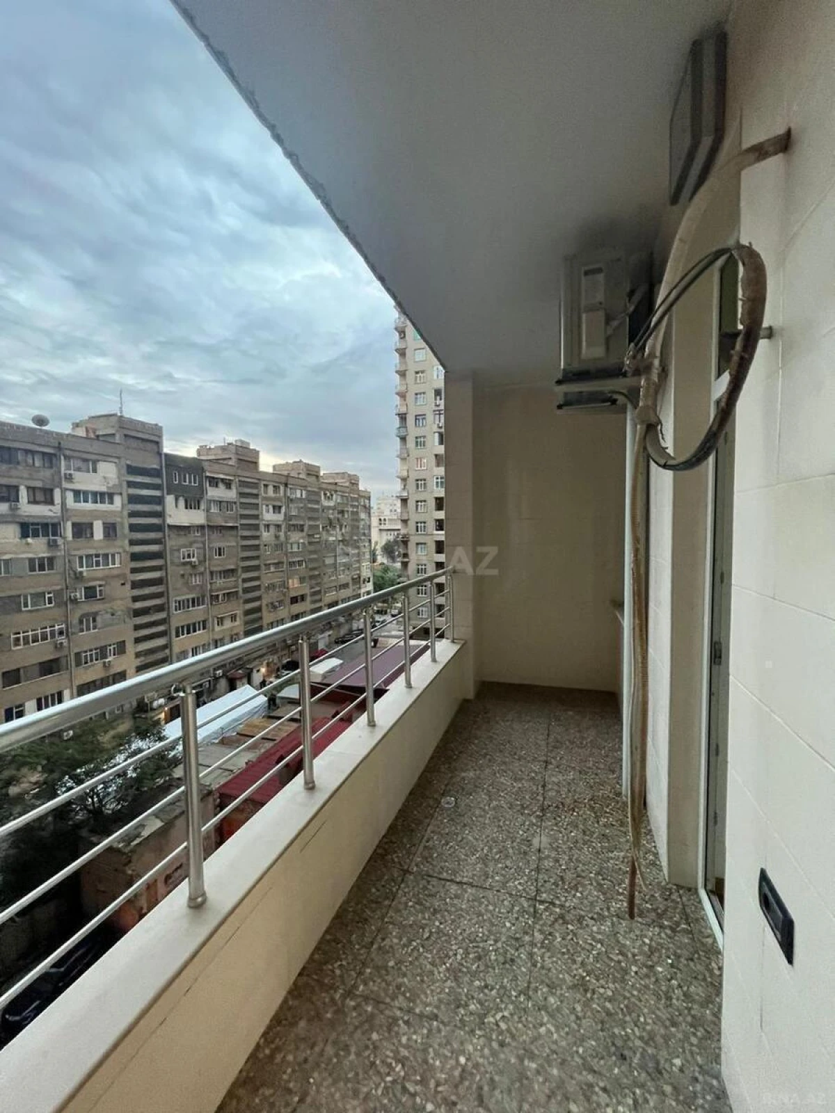 Satılır 4 otaqlı mənzil 157 m²