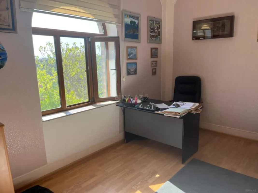 Satılır 5 otaqlı həyət evi 200 m²