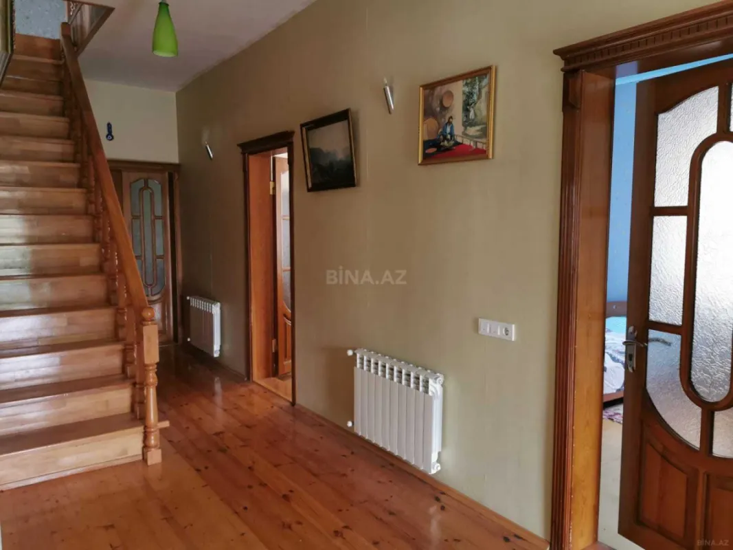 Satılır 5 otaqlı həyət evi 200 m²