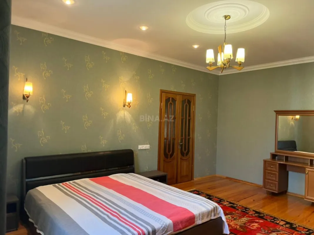 Satılır 5 otaqlı həyət evi 200 m²