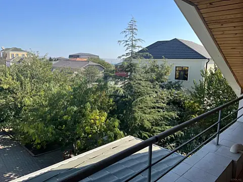 Satılır 5 otaqlı həyət evi 200 m²