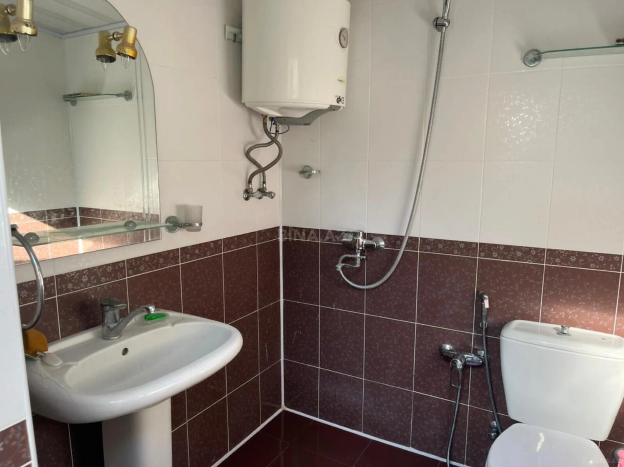 Satılır 5 otaqlı həyət evi 200 m²