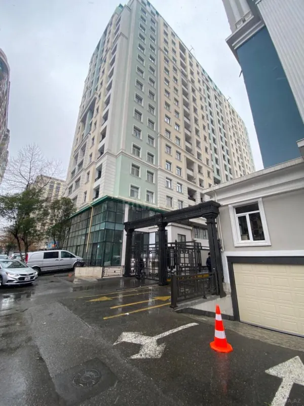 Satılır 3 otaqlı mənzil 130 m²