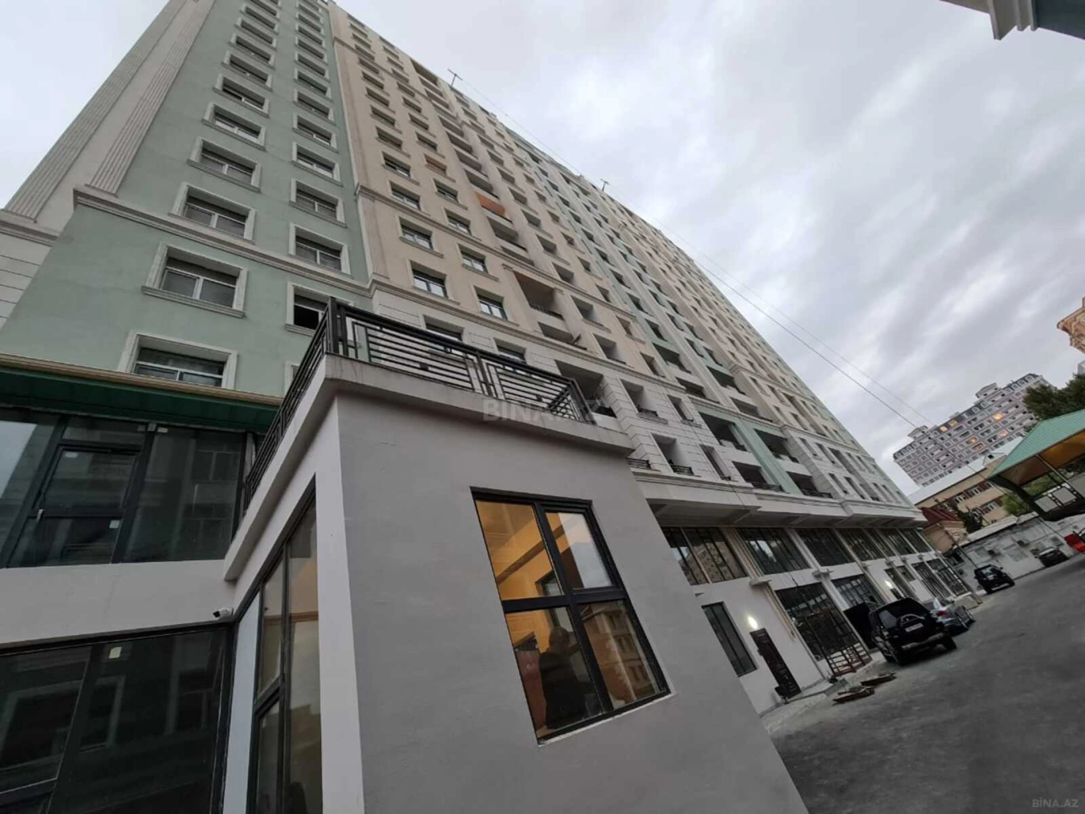 Satılır 3 otaqlı mənzil 130 m²