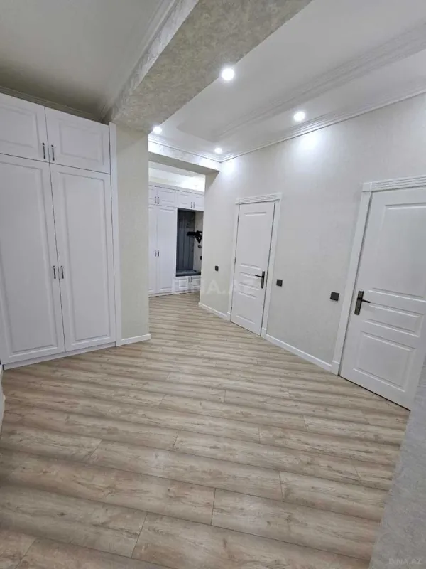 Satılır 3 otaqlı mənzil 130 m²