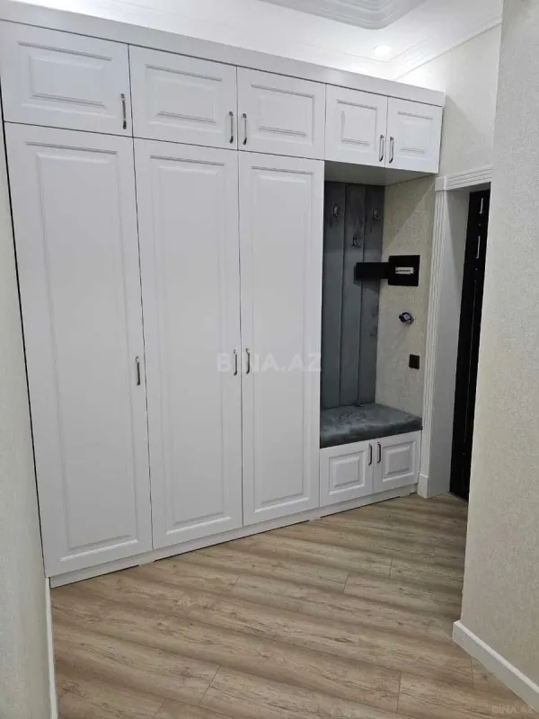 Satılır 3 otaqlı mənzil 130 m²