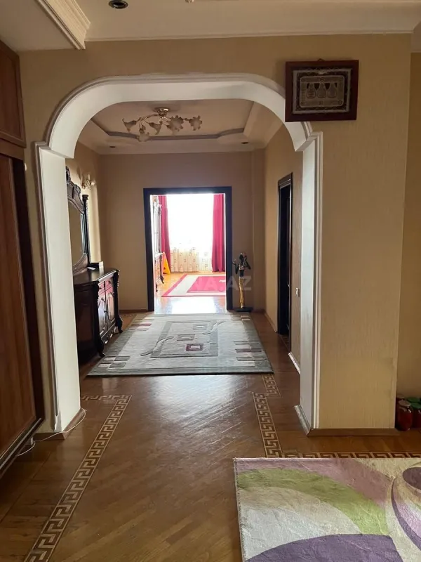 Satılır 3 otaqlı mənzil 175 m²