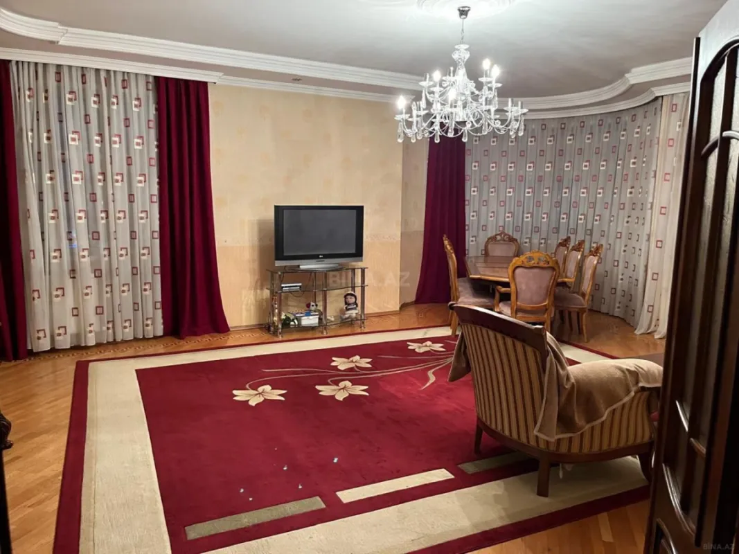 Satılır 3 otaqlı mənzil 175 m²